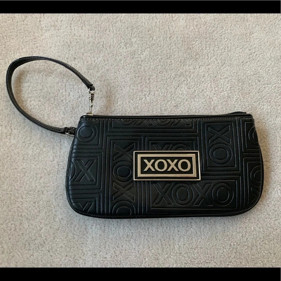 XOXO wristlet embossed print black - Picture 2 of 15